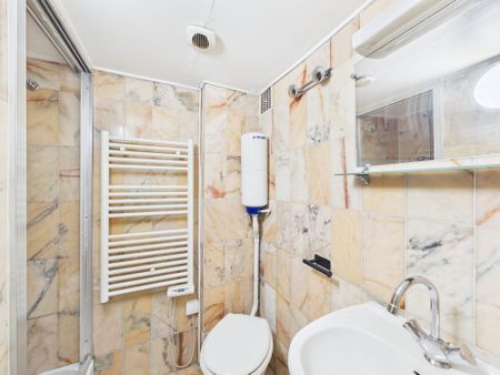 Bail code civil - Studio avec mezzanine en rez-de-chaussée - Photo 4