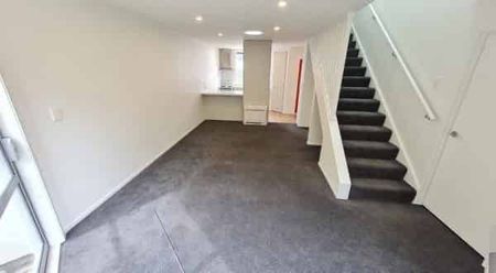 Premier Location, Sunny 3 Bedroom Home! - Photo 4