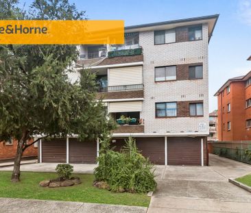Airconditioned, Timber floors and Built-ins! - Photo 5