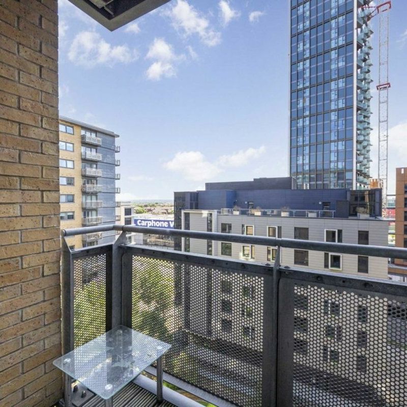 Victoria Road, W3, London - Photo 1