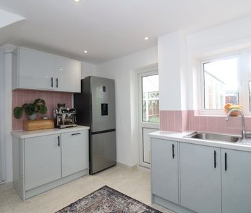 Broadwater Crescent, Stevenage, Hertfordshire - Photo 6