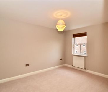 3 bedroom semi-detached house to rent - Photo 3