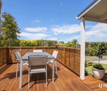 Charming 3BR Beach Haven w/Deck & Garden - Photo 4