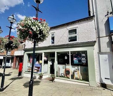 High Street, Rushden, NN10 - Photo 1