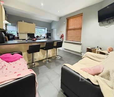 6 bedroom house to rent Moseley Road, Fallowfield, Manchester, M14 - Photo 2
