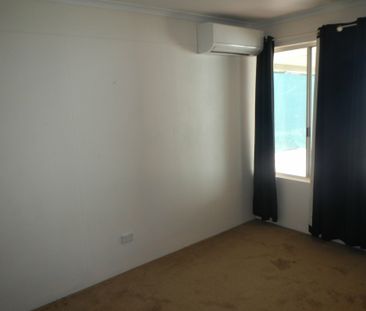 4 BEDROOM, 1 BATHROOM HOUSE IN SADADEEN WITH LOTS OF FAMILY FRIENDL... - Photo 3
