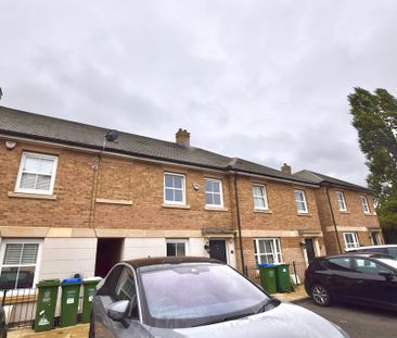 3 bed Terraced in Rainbow Road Erith, Dartford, DA8 2BT - Photo 2
