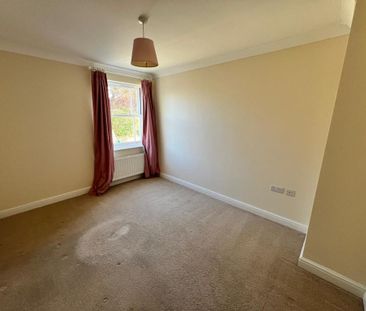 4 bedroom semi-detached house to rent - Photo 5