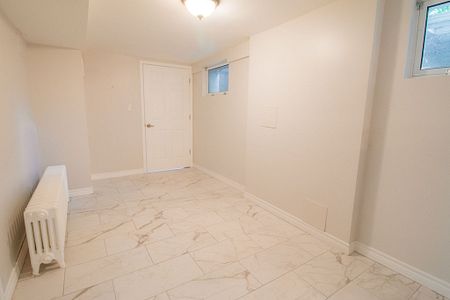 **ALL INCLUSIVE** BEAUTIFUL 2 BEDROOM LOWER UNIT IN ST. CATHARINES!! - Photo 4