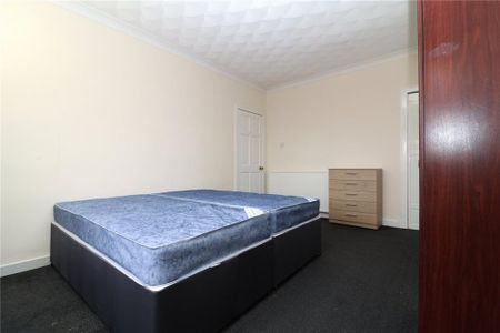 3 bedroom apartment to rent - Photo 5