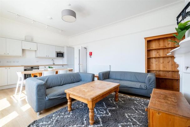 4 bedroom flat to rent - Photo 1