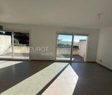 Location Appartement 3 pièces 61m² LA CIOTAT 13600 - Photo 2