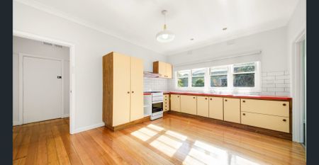 Large Updated 3 Bedroom Home - Photo 4