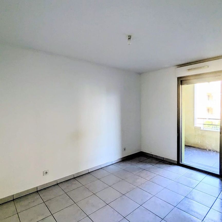 AIX LA DURANNE APPARTEMENT T2 TERRASSE, - Photo 1