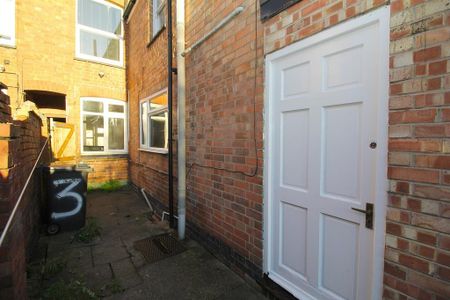 3 bedroom terraced house to rent - Photo 3