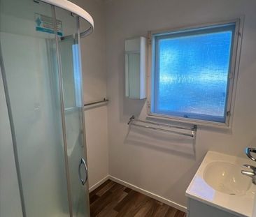 Tidy 2 bedroom brick and tile - Photo 6