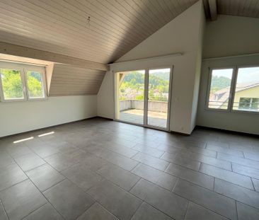 Grosszügige 3,5-Zimmer-Dachwohnung mit Balkon an erhöhter Lage - Photo 1