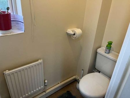 Searles Drive, London, E6 - Photo 2