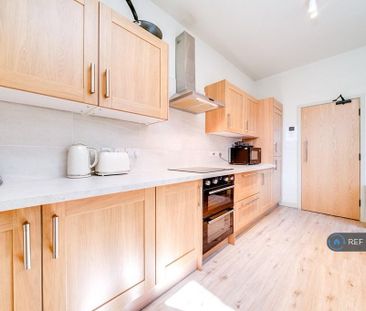 1 bedroom in a house share to rent - Photo 5