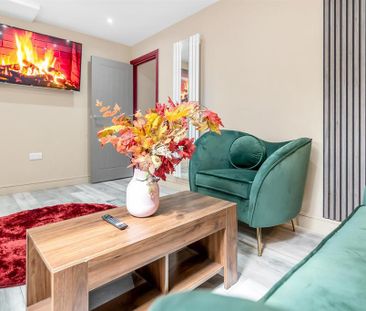 1 bedroom in a house share to rent - Photo 2