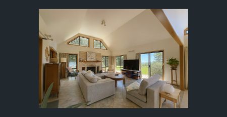 Spacious 3 Bedroom Home With Stunning Views - Photo 3