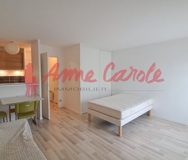 LOCATION STUDIO MEUBLE AVEC BALCON 740€cc - Photo 5