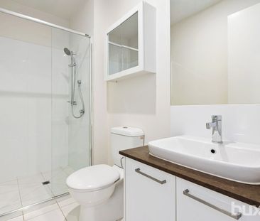 SPACIOUS 2 BEDROOM TWO STOREY TOWNHOUSE - Photo 4