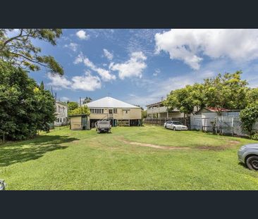 CLOSE TO EVERYTHING - Photo 2