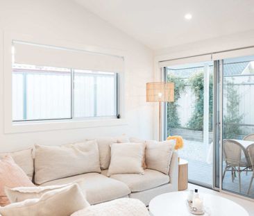 MODERN TWO-BEDROOM GRANNY FLAT WITH ULTRA-HIGH CEILINGS - Photo 1