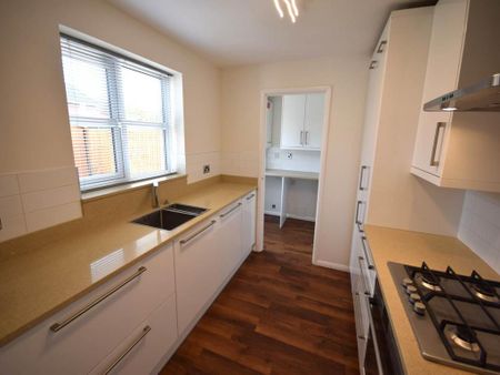 3 bedroom detached house to rent - Photo 5