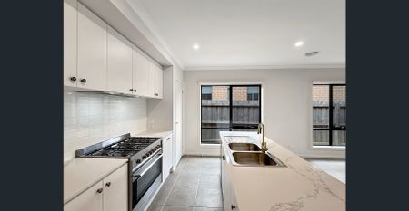 27 Newbridge Boulevard, Wallan, Vic 3756 - Photo 4