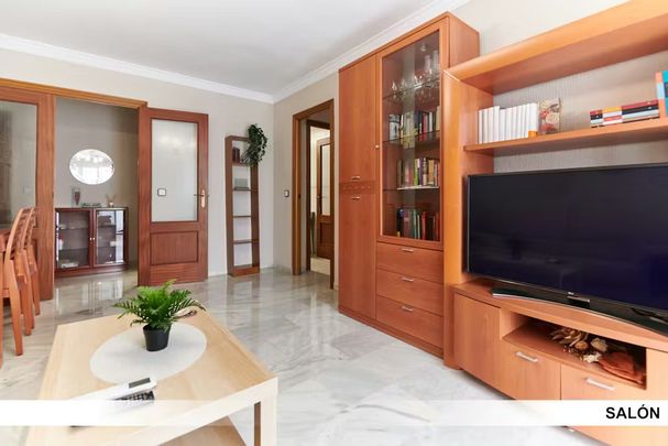 Calle Orfebre Domínguez Vázquez, Sevilla, Andalusia 41008 - Photo 1