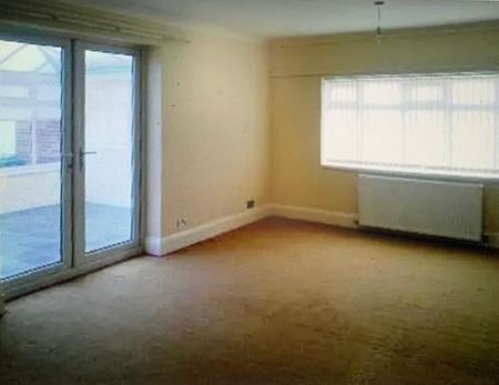 4 bedroom detached house to rent - Photo 3