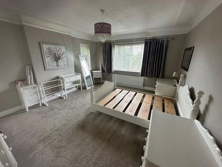 4 bedroom detached house to rent - Photo 5
