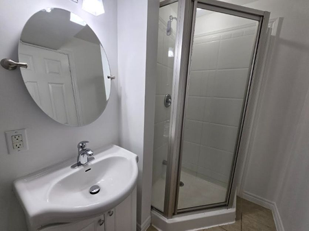 For Lease - 3957 Burdette Terrace, Mississauga, Ontario - Photo 4