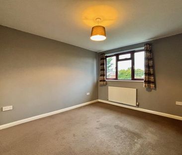 4 bedroom end of terrace house to rent - Photo 4