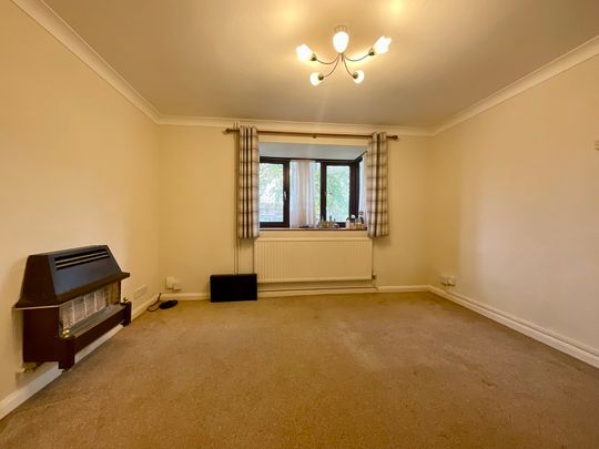 2 bedroom Semi-Detached House to let - Photo 1