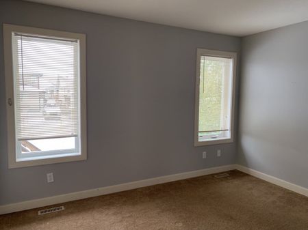 Pet Friendly 2 Bedroom 1 Bathroom House in Penhold! - Photo 5