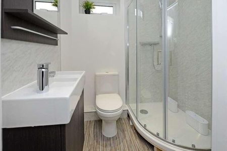 Rickman Crescent, Addlestone, Surrey, KT15 - Photo 4