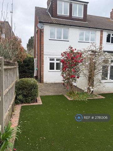 4 bedroom semi-detached house to rent - Photo 3