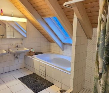 Charmante Dachwohnung grossem Balkon - Photo 6