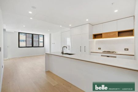 Modern Two-Bedroom Apartment in the Heart of Ashfield - Photo 4