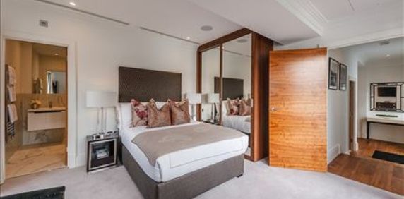 Two Bedroom Flat to rent in London - Photo 2