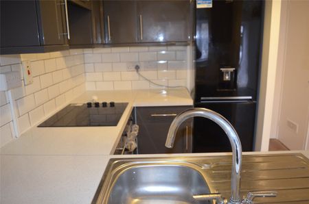 Gloucester Court, Middlesex Road, Mitcham, CR4 - Photo 2