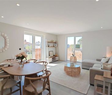 A stylish and contemporary new build apartment, a stroll from the H... - Photo 2