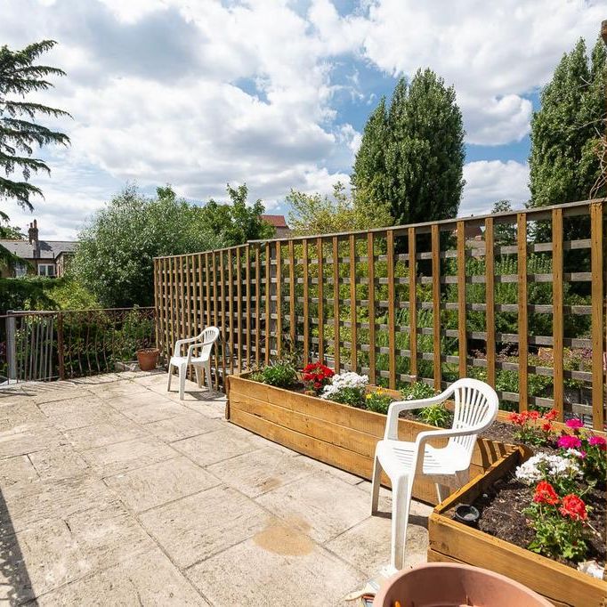 4 bedroom semi-detached house to rent - Photo 1