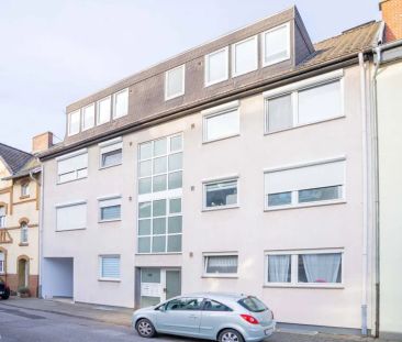 Nettes Dachgeschoss-Appartement mit Einbauküche und Aufzug in ruhig... - Photo 1