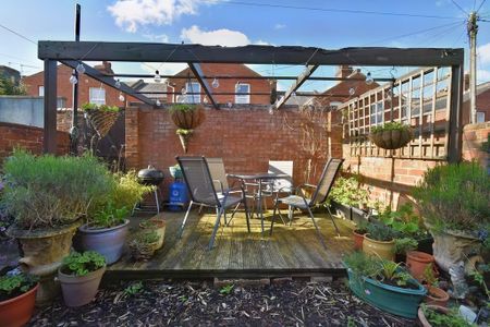 3 bedroom terraced house to rent - Photo 3