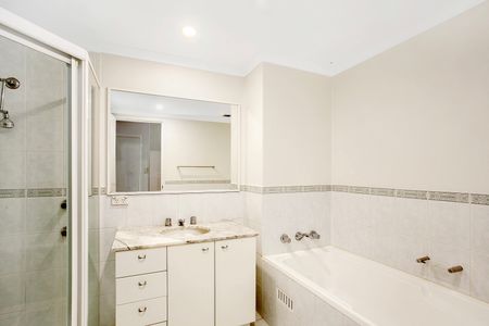 11/1-11 Lancaster Drive, Marsfield. - Photo 3