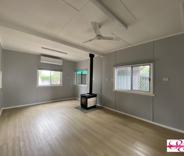 SPACIOUS RENOVATED LIVING - Photo 2